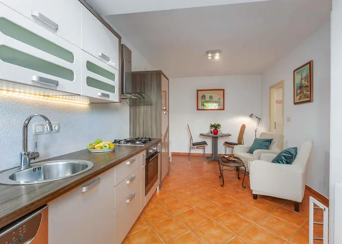 In With One-bedroom 28 Apartment Porec