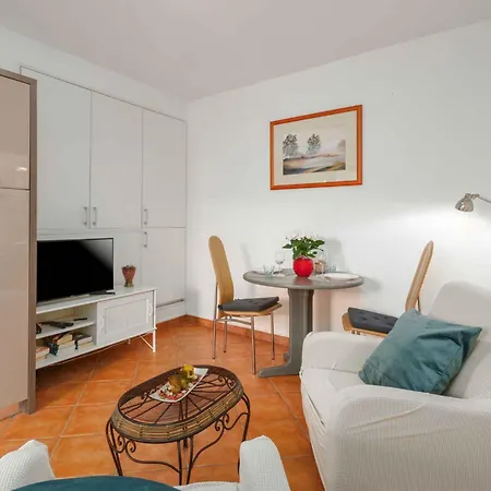 In With One-bedroom 28 דירה