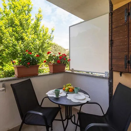 דירה In With One-bedroom 28 *